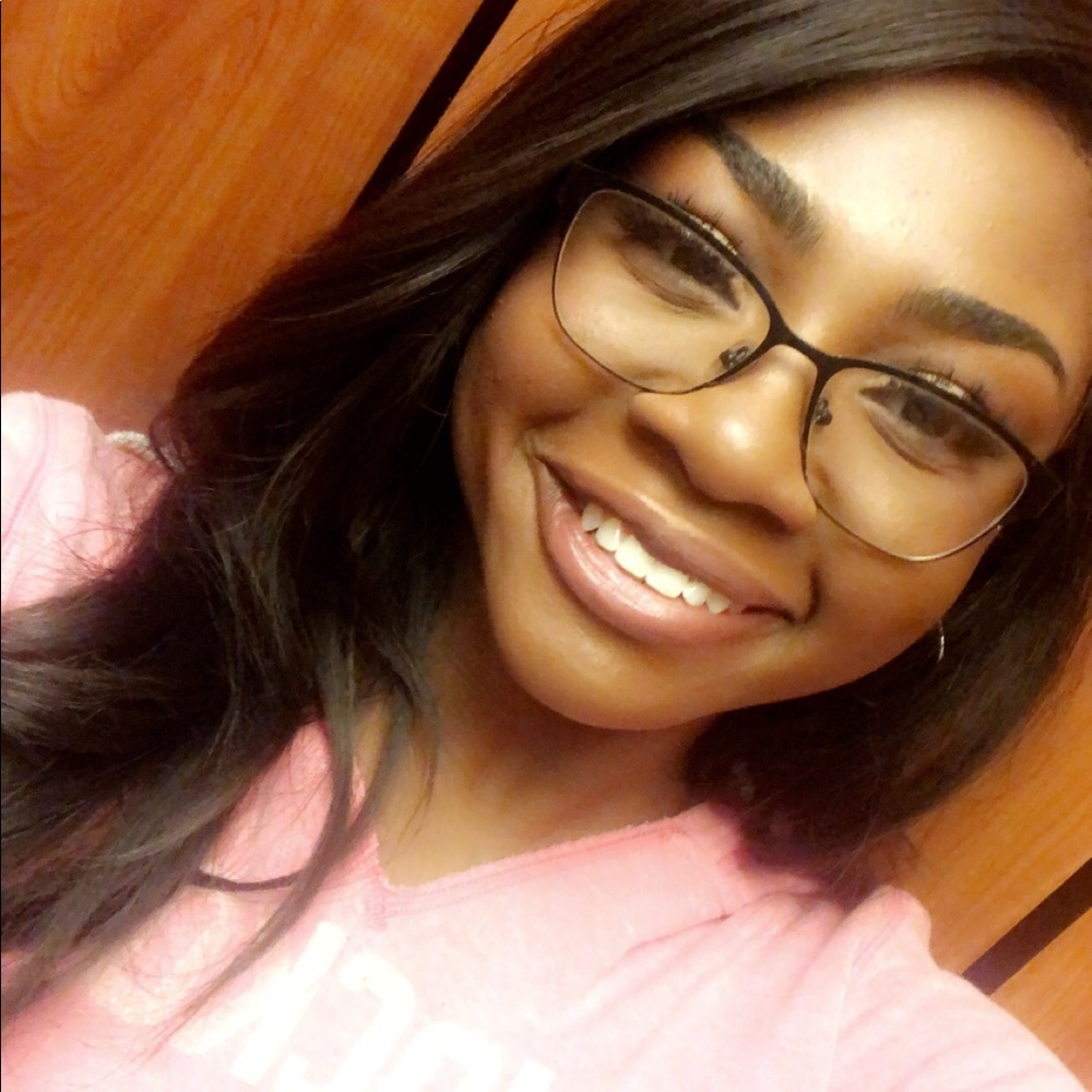 Meet your Posher, Kayla